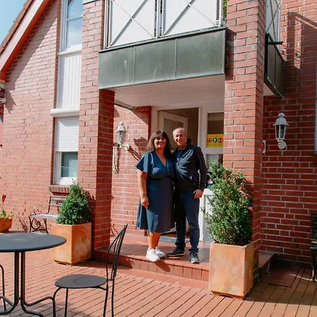 Gaestehaus Vigliarolo Gewerblich Jedes Eigenes Bad Gemeinschaftskueche ゲストハウス 3*